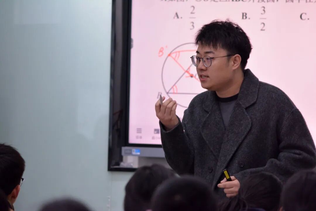 陆佳龙 《试题讲评》.JPG