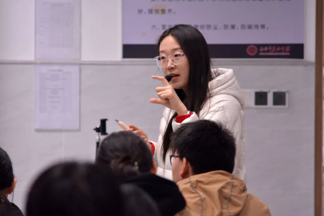 胡乙辰 《荒野取火——探秘燃料的燃烧》 .JPG